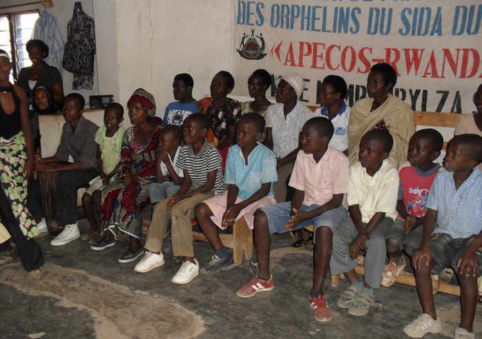 Assistência a órfãos de SIDA - Ruanda