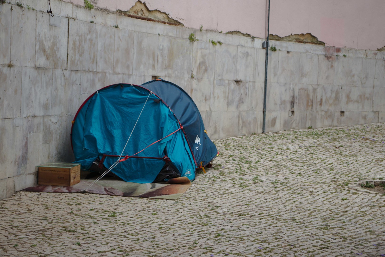 tenda na rua sem-abrigo