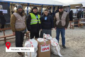 Distribuição de kits de bens básicos de higiene junto à fronteira de Palanca, na Moldávia